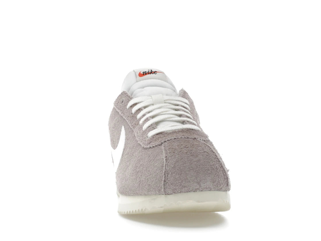Nike Cortez SE Wildleder College Grau Dunkelrot Kokosmilch Segel - vue secondaire A