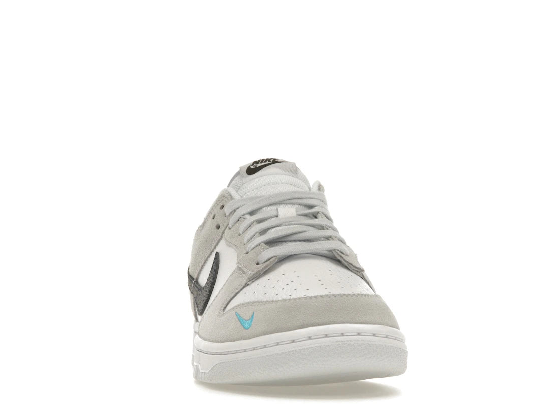 Nike Dunk Low Weiß Grau Marineblau Türkis Mini Swoosh - vue secondaire A