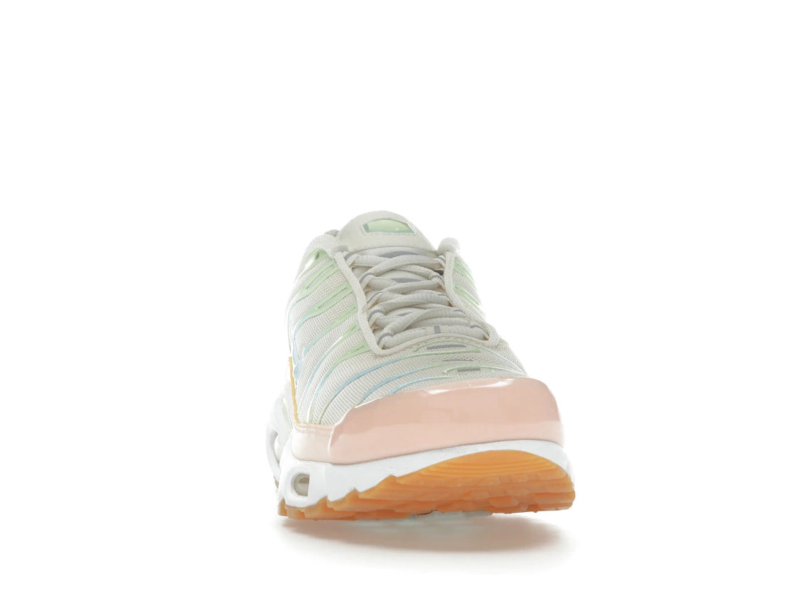 Nike Air Max Plus Crimson Tint (Women's) - vue secondaire A