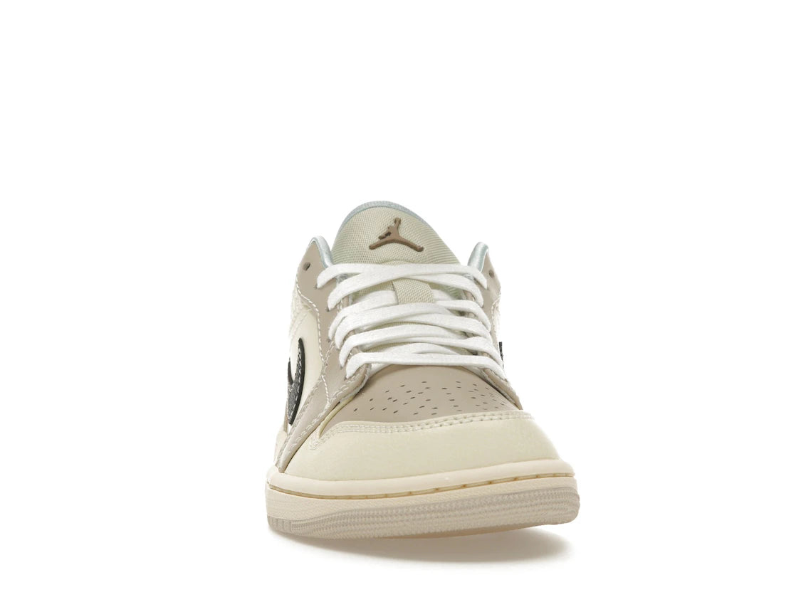 Jordan 1 Low SE Sanddrift Glacier Blue (Damen) - vue secondaire A