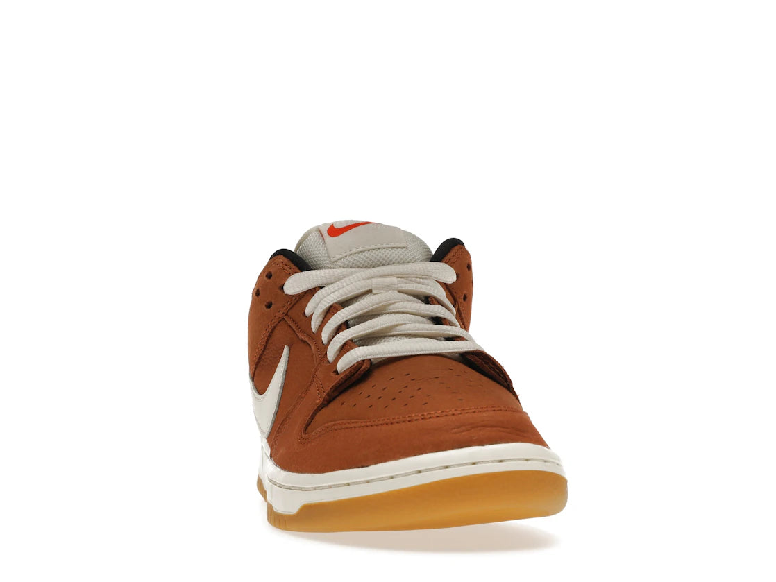 Nike SB Dunk Low Pro Dunkelrot - vue secondaire A