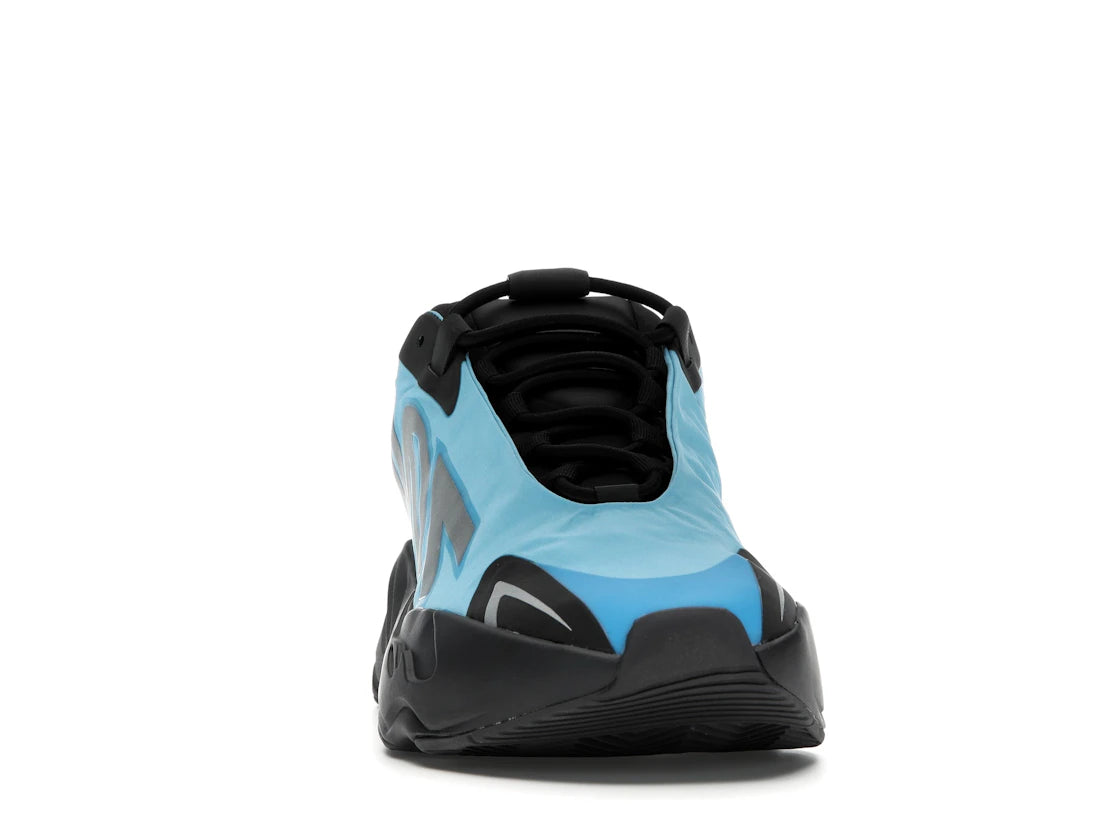 adidas Yeezy Boost 700 MNVN Bright Cyan - vue secondaire A