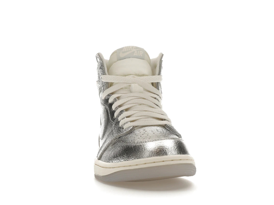 Jordan 1 Retro High OG Chrome (Women's) - vue secondaire A