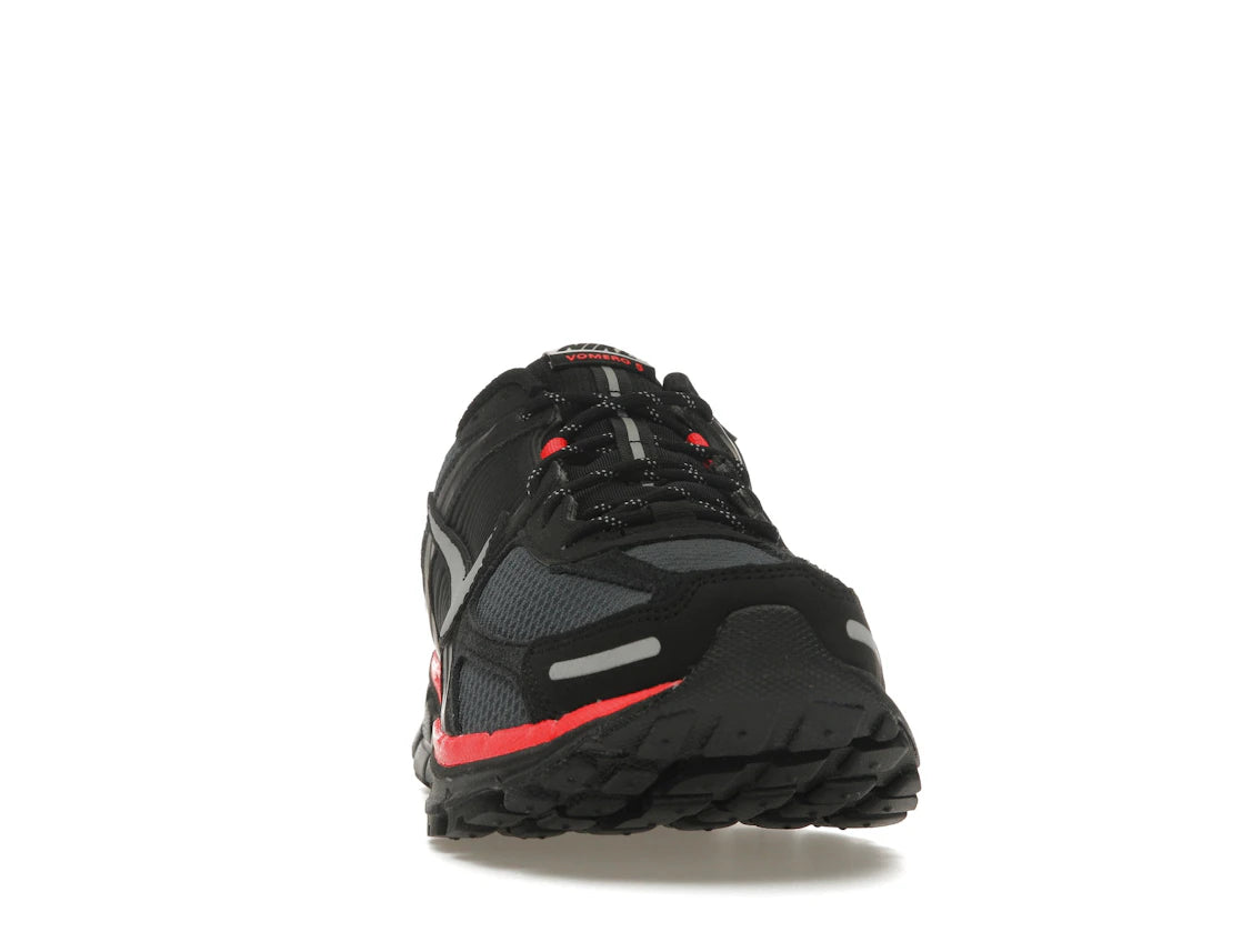 Nike Zoom Vomero 5 Schwarz Metallic Universitätsrot - vue secondaire A