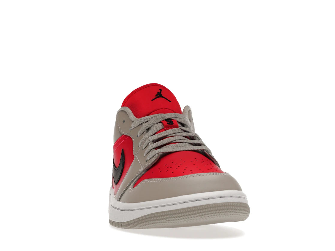 Jordan 1 Retro Low Light Iron Ore Siren Red (Women's) - vue secondaire A