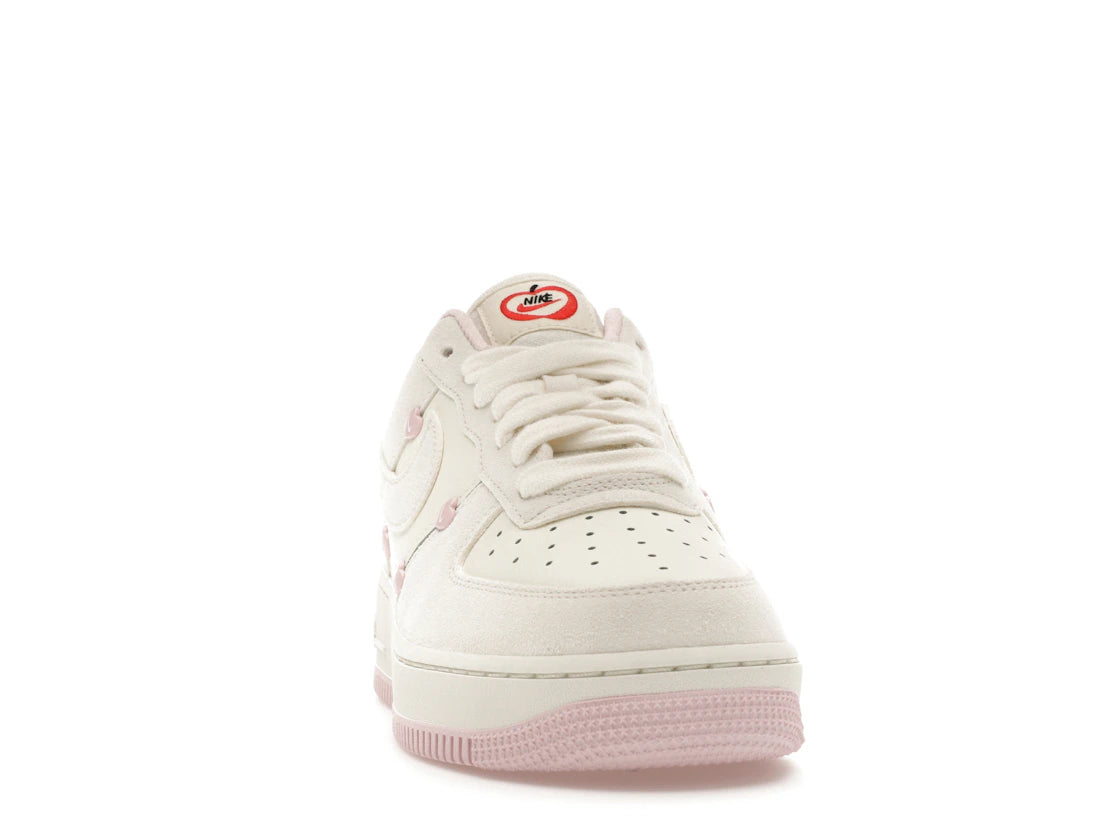 Nike Air Force 1 Low Valentinstag (2025) (Damen) - vue secondaire A