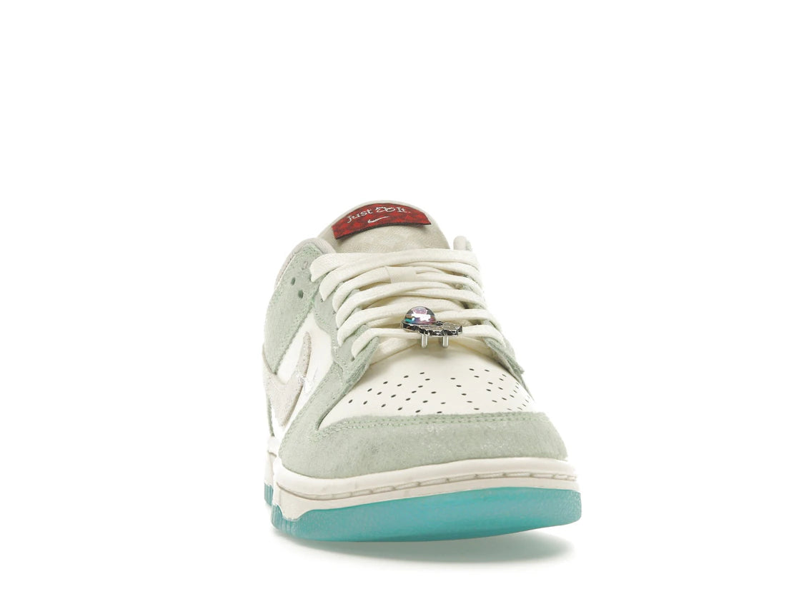 Nike Dunk Low LX Year of the Dragon (2024) - vue secondaire A