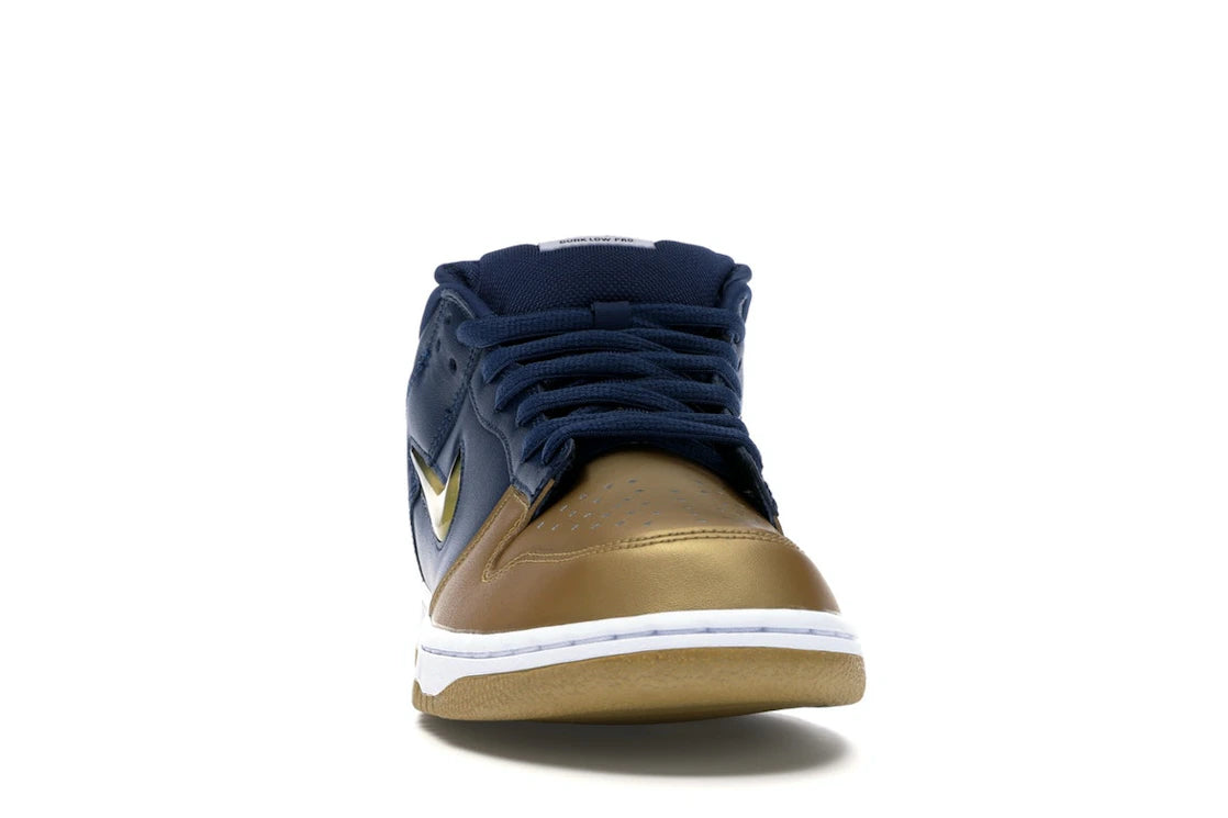 Nike SB Dunk Low Supreme Jewel Swoosh Gold - vue secondaire A