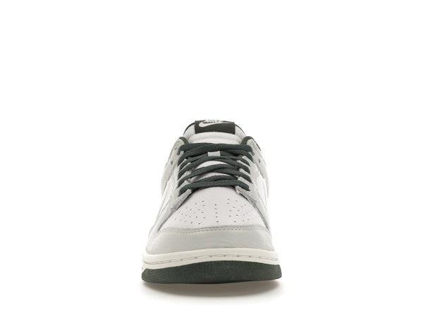 Nike Dunk Low Retro SE Photon Dust Vintage Green