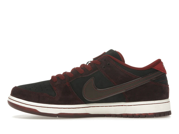 Nike SB Dunk Low Riot Skateshop (Special Box)