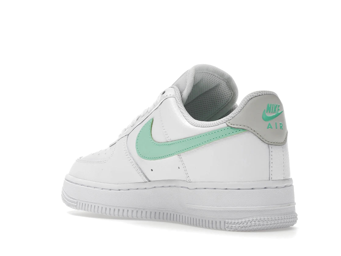 Nike Air Force 1 Low Green Glow (Women's) - vue secondaire B