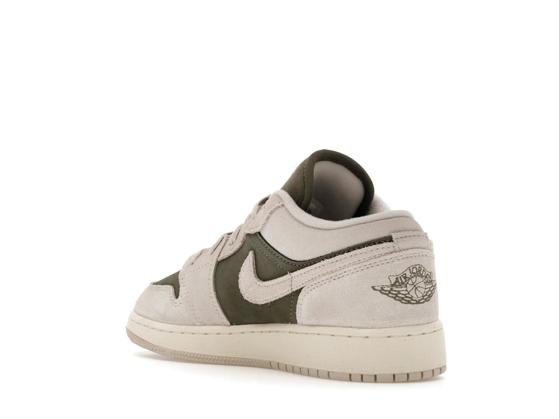 Jordan 1 Low SE Medium Olive Sail (GS) - vue secondaire B
