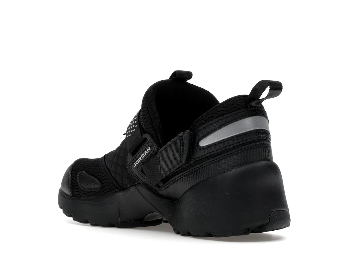 Jordan Trunner LX Triple Black (Women's) - vue secondaire B