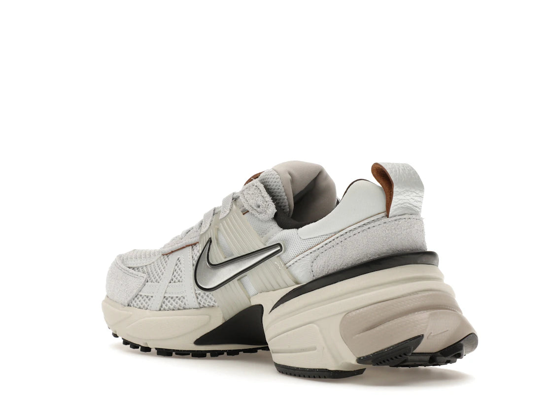 Nike V2K Run Pure Platinum Chrome (Women's) - vue secondaire B