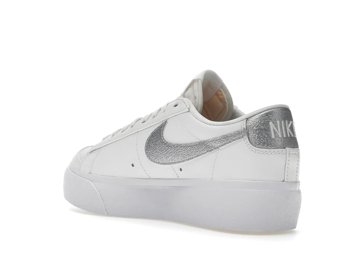 Nike Blazer Low Platform Summit White Metallic Silver (Women's) - vue secondaire B