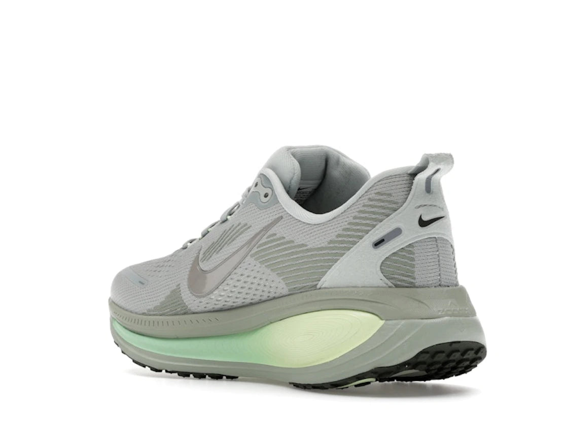 Nike Vomero 18 Light Silver Barely Volt Dusty Olive College Grey - vue secondaire B