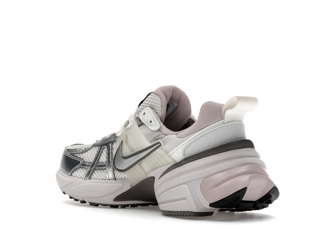 Nike V2K Run Platinum Tint Summit White Cave Stone Metallic Silver (Women's) - vue secondaire B