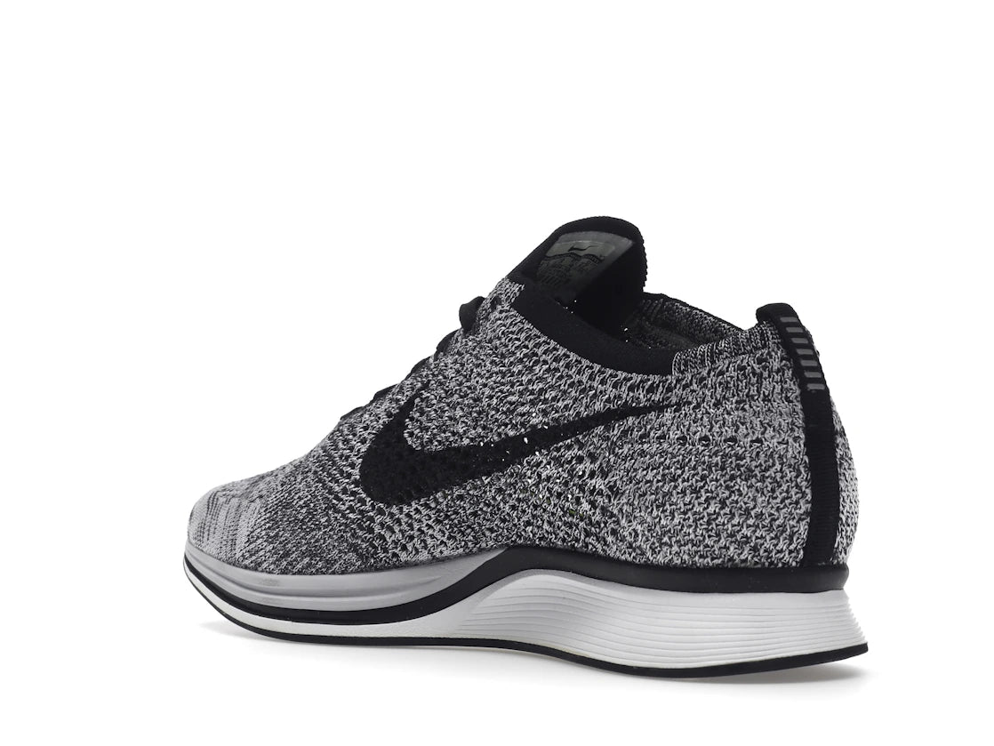 Nike Flyknit Racer Oreo - vue secondaire B