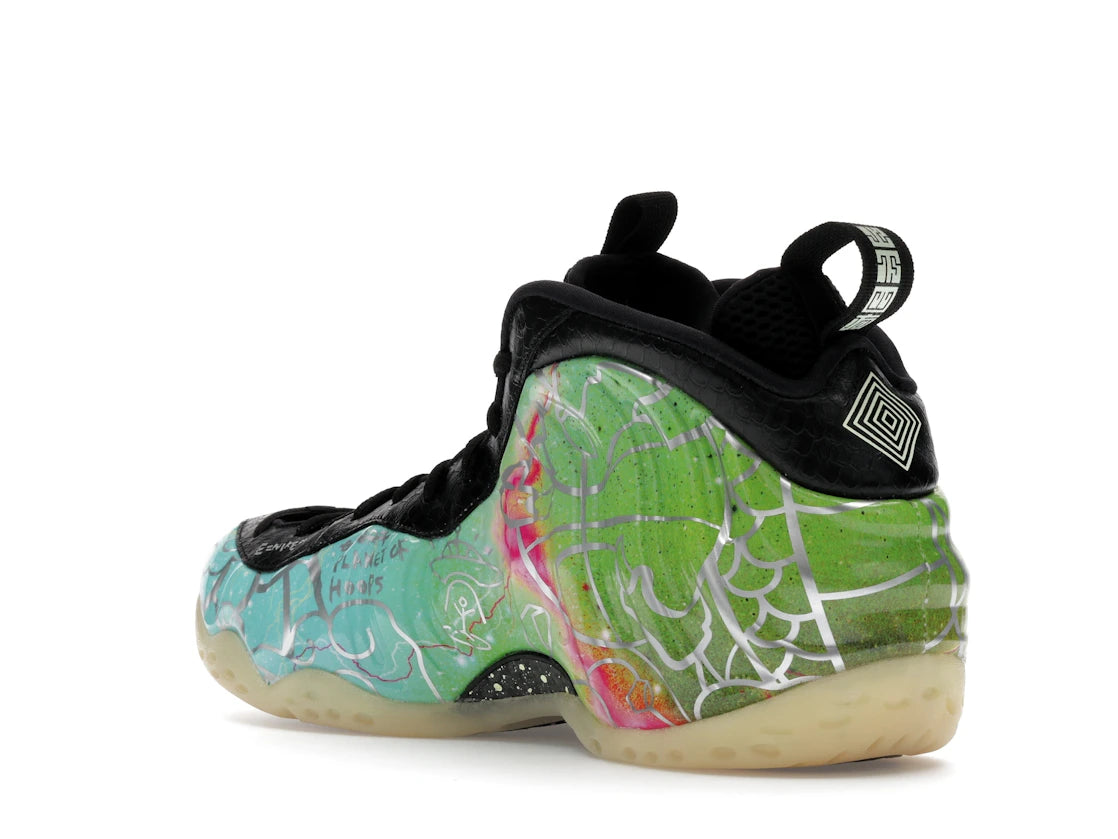 Nike Air Foamposite One Beijing Planet Hoops - vue secondaire B