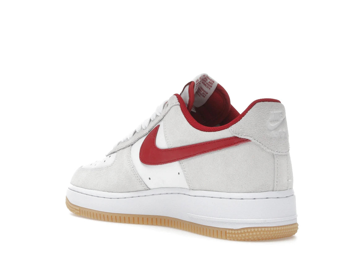 Nike Air Force 1 Low '07 LV8 Summit White Varsity Red Gum - vue secondaire B