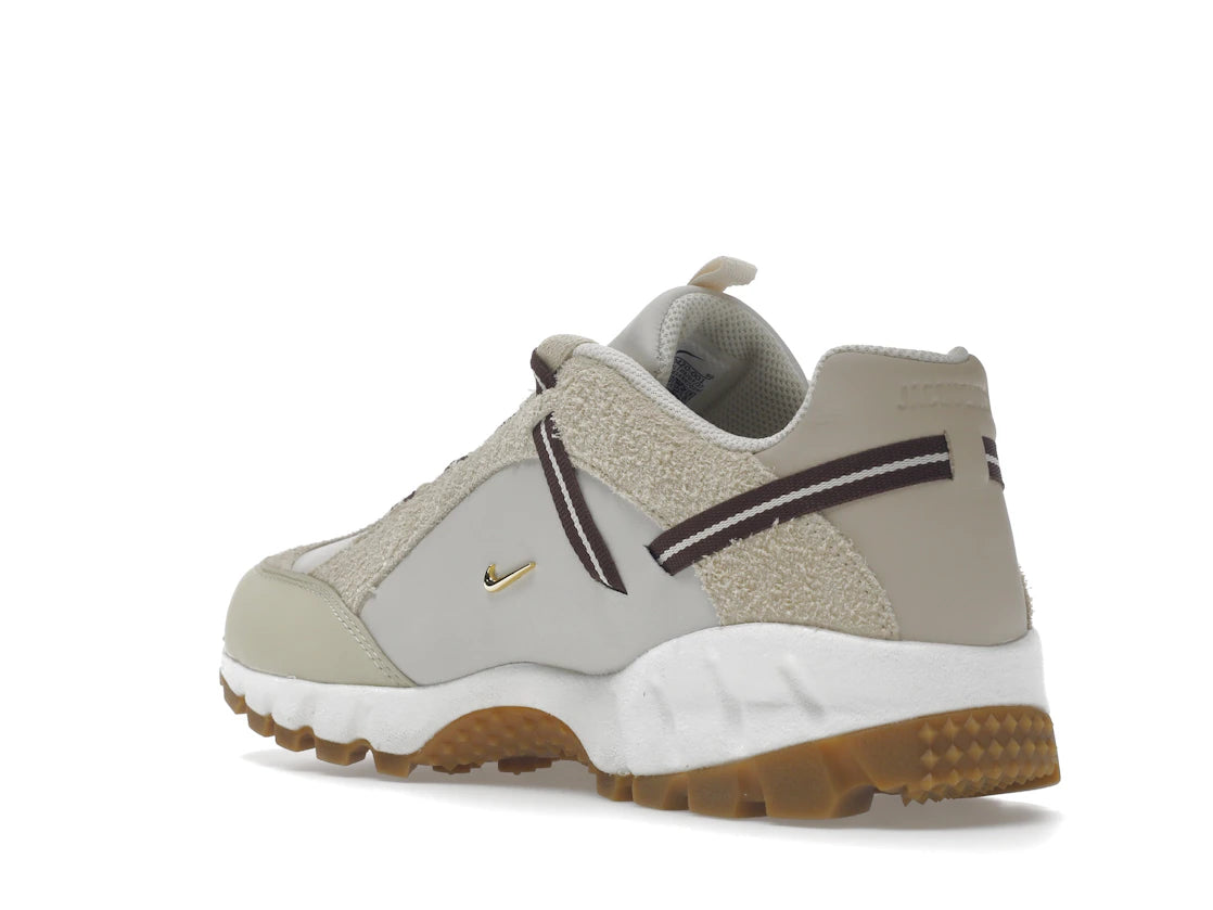Nike Air Humara LX Jacquemus Light Bone Gold (Damen) - vue secondaire B