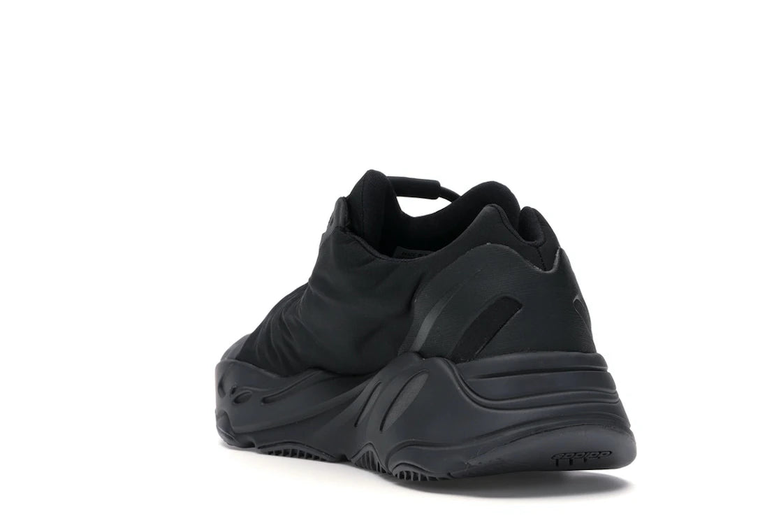 adidas Yeezy Boost 700 MNVN Triple Black - vue secondaire B
