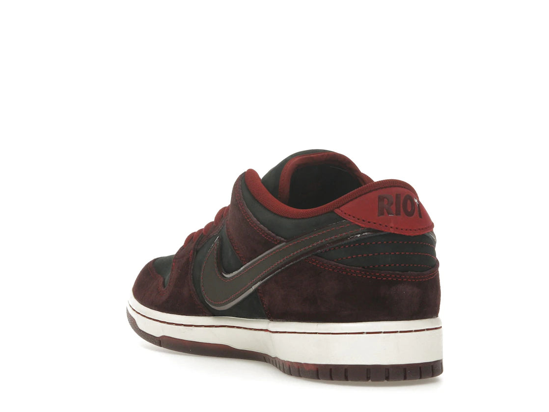 Nike SB Dunk Low Riot Skateshop (Special Box) - vue secondaire B