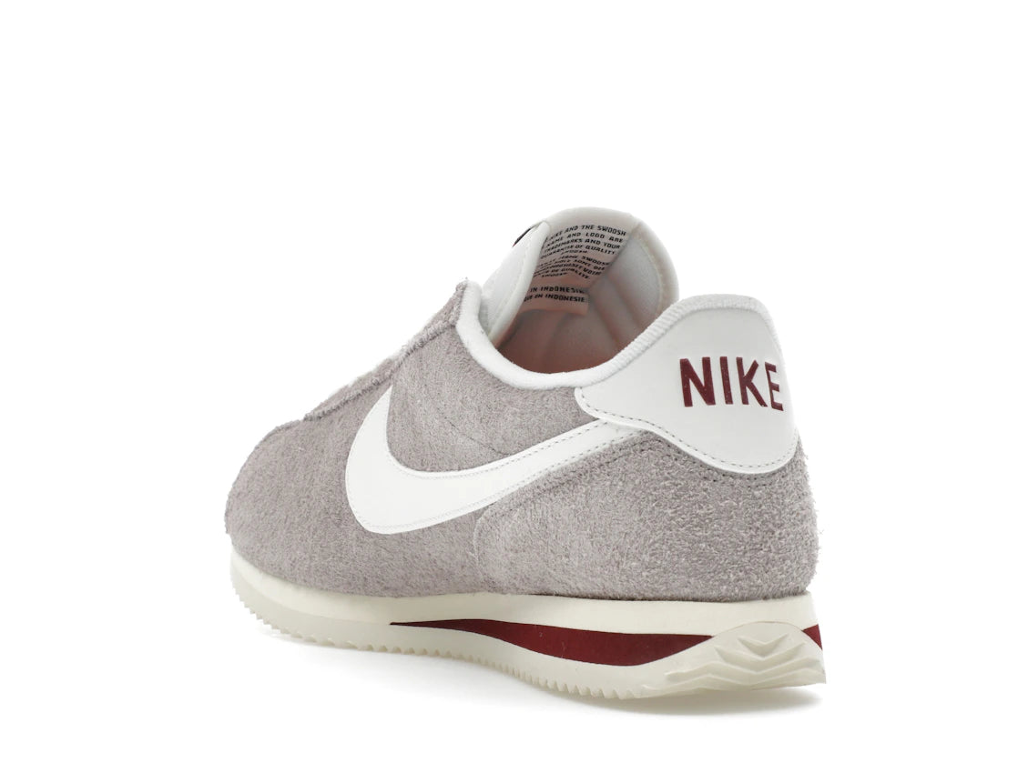 Nike Cortez SE Wildleder College Grau Dunkelrot Kokosmilch Segel - vue secondaire B