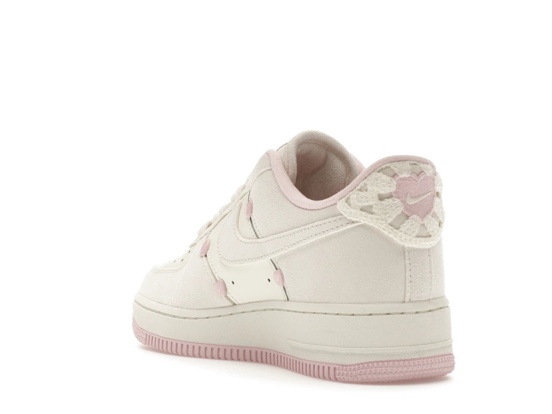 Nike Air Force 1 Low Valentinstag (2025) (Damen) - vue secondaire B