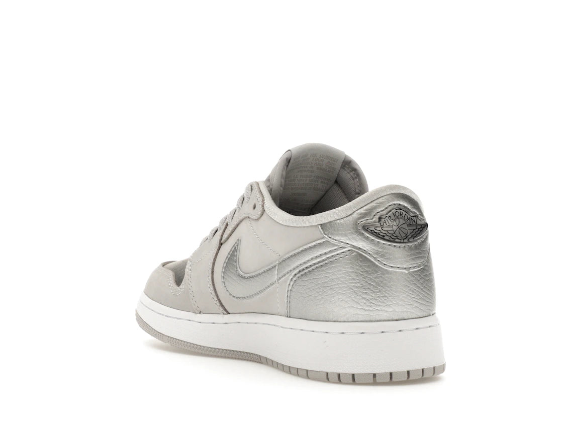 Jordan 1 Low OG Metallic Silver (GS) - vue secondaire B