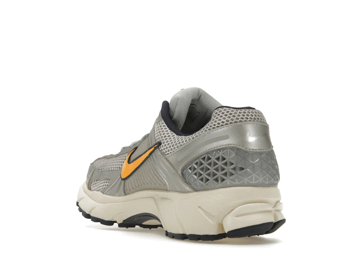 Nike Zoom Vomero 5 Pure Platinum Laser Orange - vue secondaire B