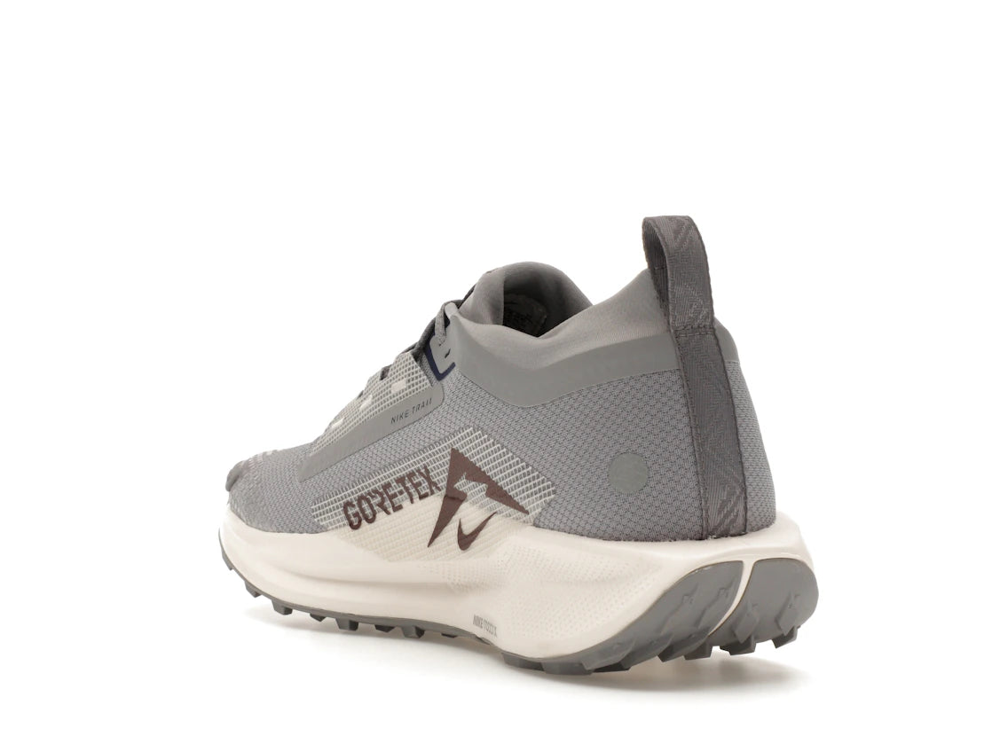 Nike React Pegasus Trail 5 Gore-Tex Cement Grey Jade Horizon Burgundy Crush Midnight Navy - vue secondaire B