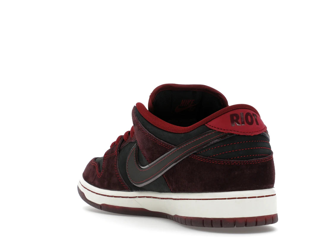 Nike SB Dunk Low Riot Skateshop - vue secondaire B