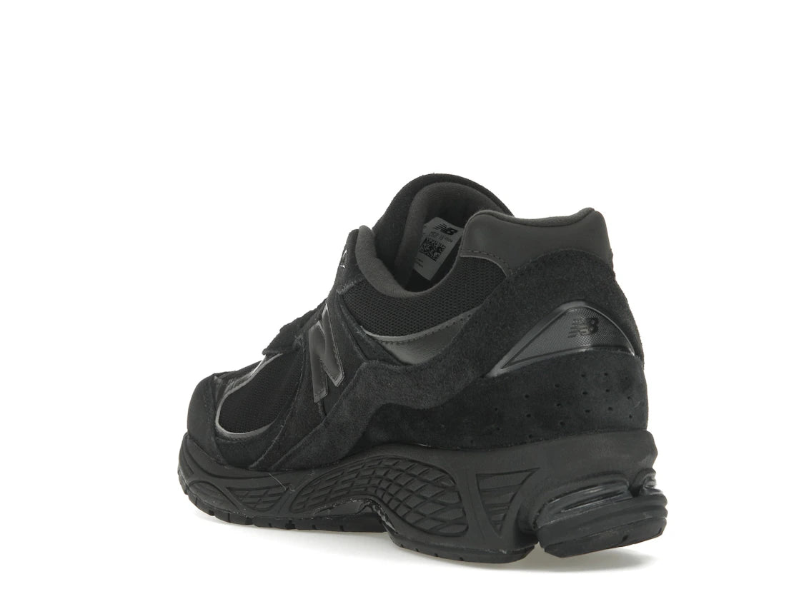 New Balance 2002R Triple Black Suede - vue secondaire B