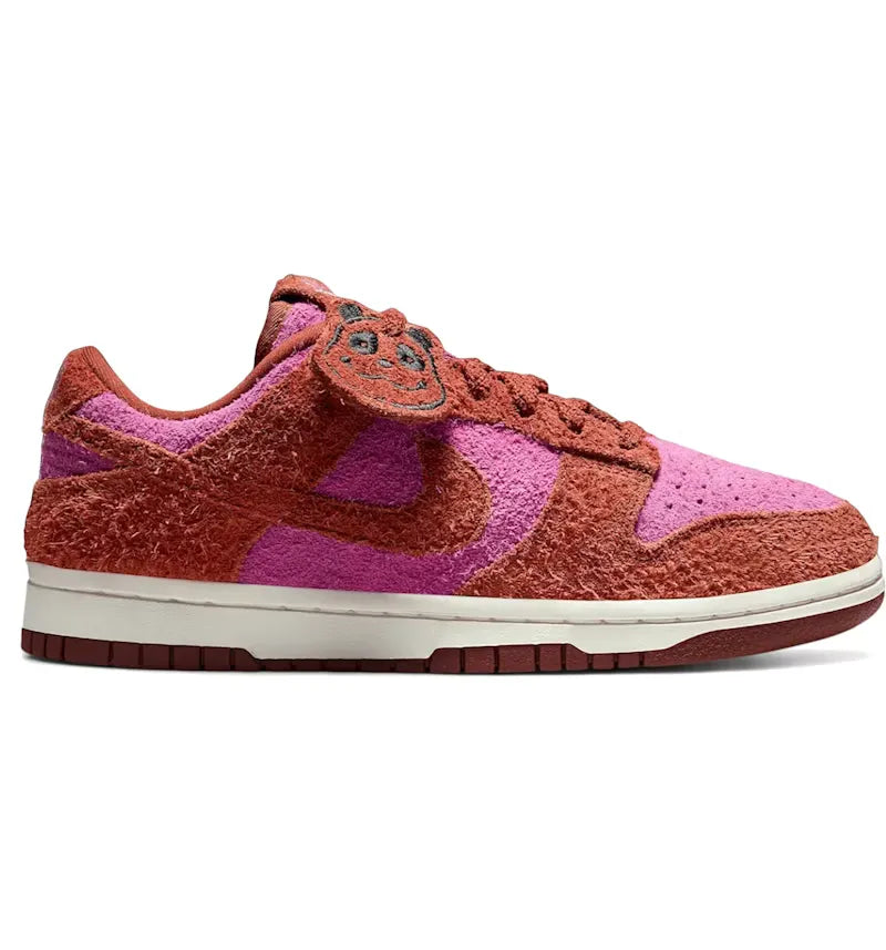 Nike Dunk Low SE Panda-Monium Picante Red Suede (Women's) - vue 360