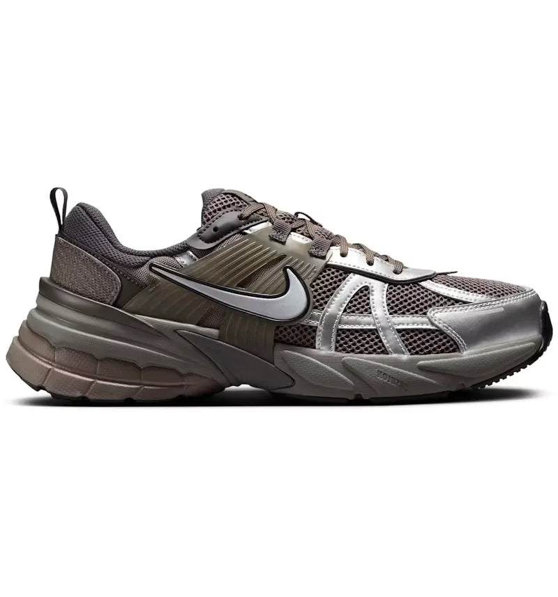Nike V2K Run Cave Stone Flat Pewter Medium Ash Metallic Silver - vue 360