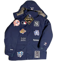 Supreme New York Yankees GORE-TEX 700-Fill Down Jacket Navy